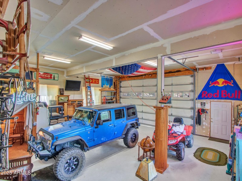 4785 Ponderosa Ave. - Photo - 05-Garage