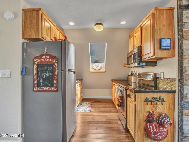 4785 Ponderosa Ave. - Photo - 09-Kitchen
