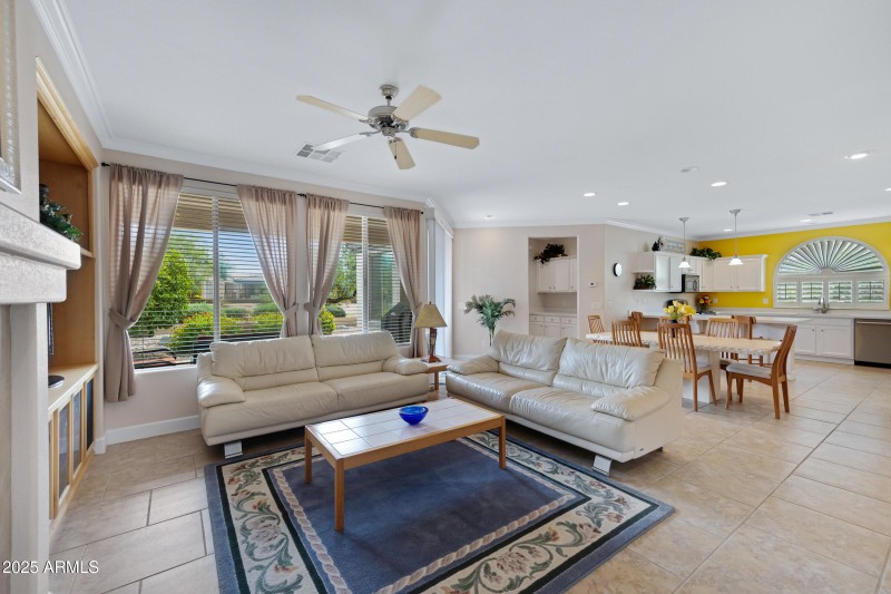 4237 E Blue Spruce Ln-14