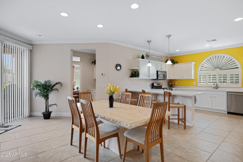 4237 E Blue Spruce Ln-15