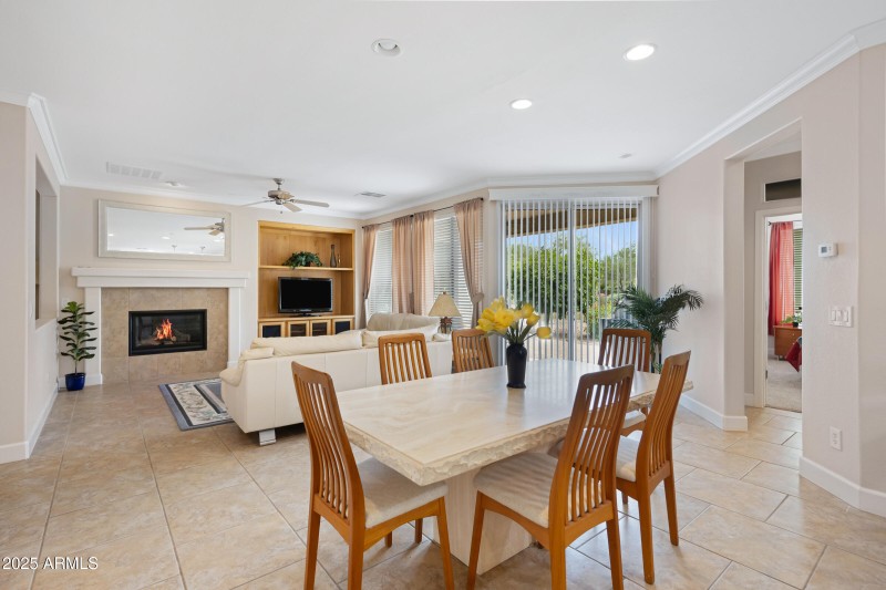 4237 E Blue Spruce Ln-16