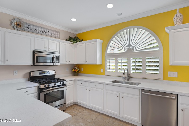 4237 E Blue Spruce Ln-20