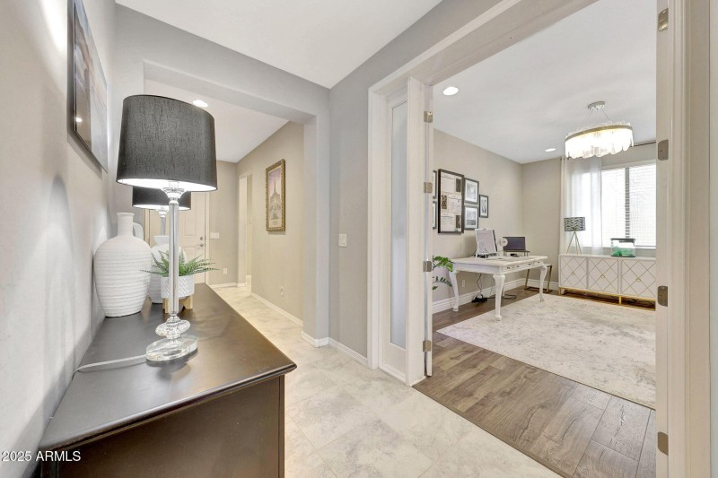 Private Den off hall