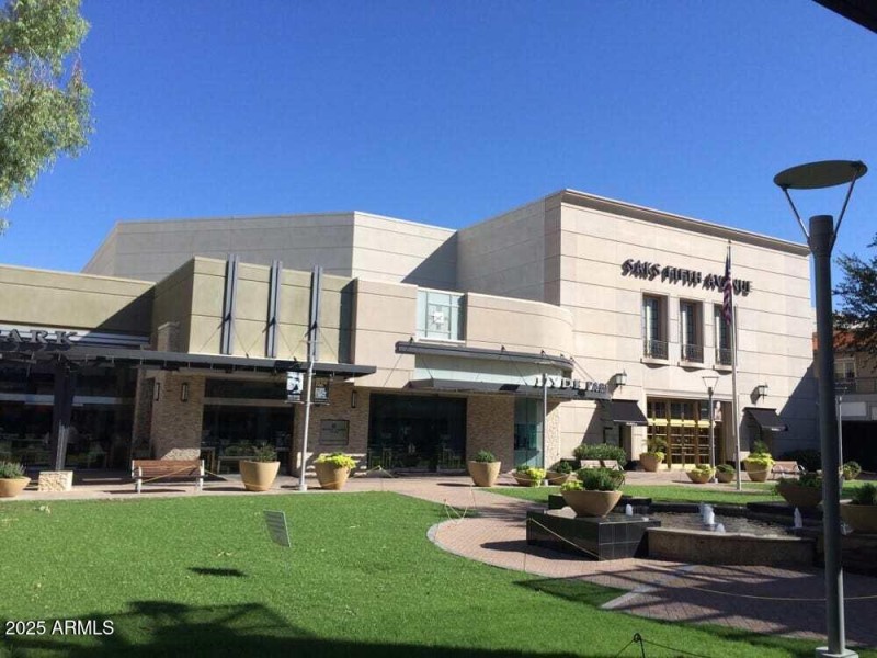 Biltmore Fashion Park Lawn