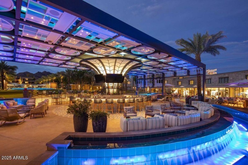 Bitmore Hotel Spire Bar Seating