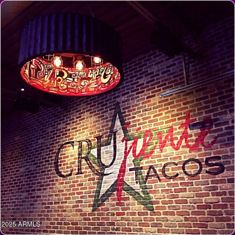 Crujiente Tacos Wall