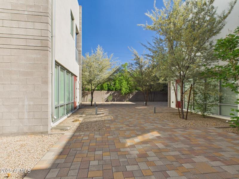 CAM02404G0-PR0141-STILL010