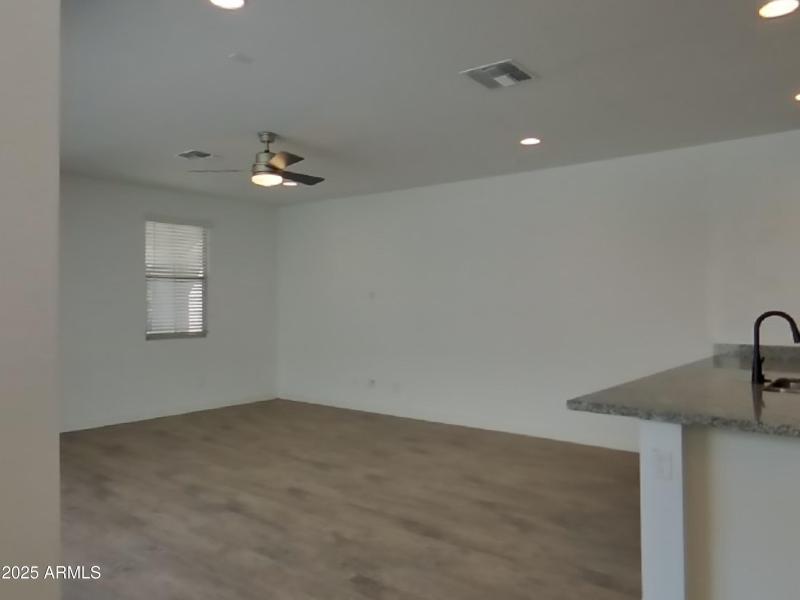 7_pc_KHbJoo3bw7_fUH3bd9757_other_room_aq