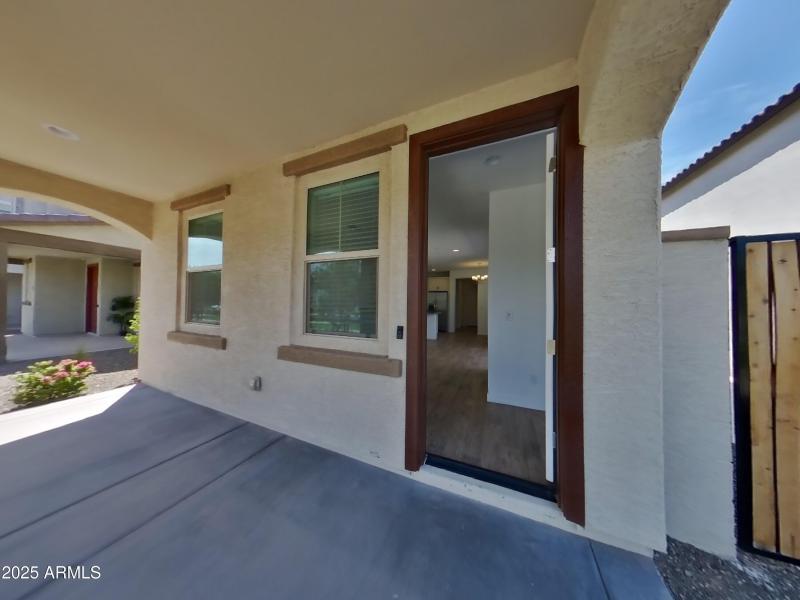 9_pc_NymN3yxRaz_wT4EqkjPoh_center_0