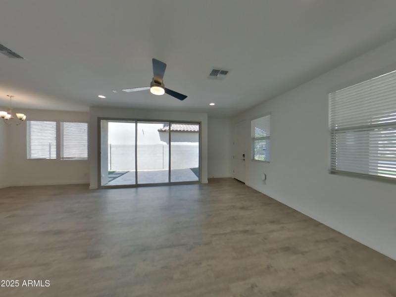 16_pc_aqG3Mh4F9O_IvSDpmsHd8_layout_1