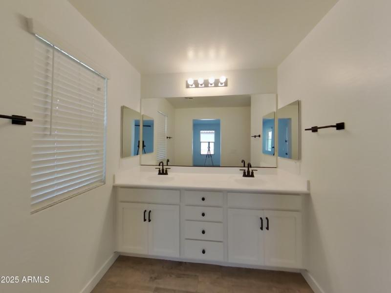 21_pc_vzlsFbMbvx_sA0VM3MVF3_layout_0