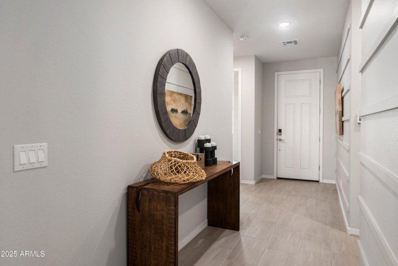 04-22808-E-Round-Up-Way-4