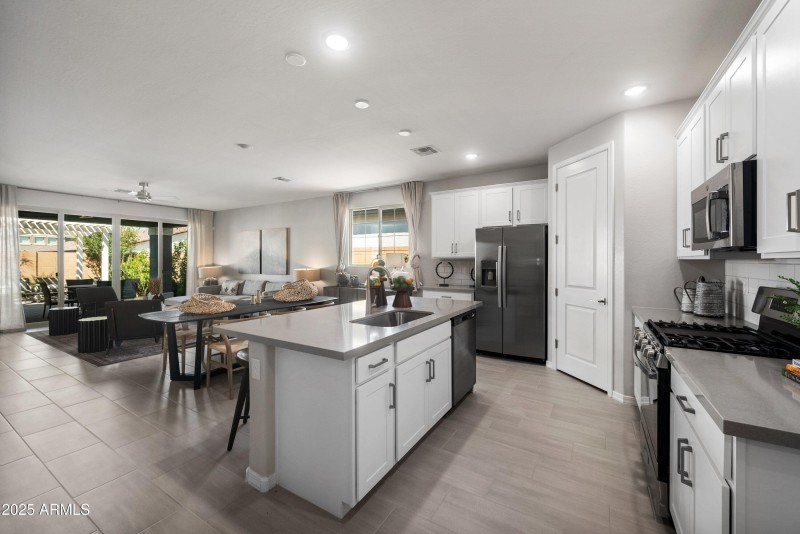 05-22808-E-Round-Up-Way-5