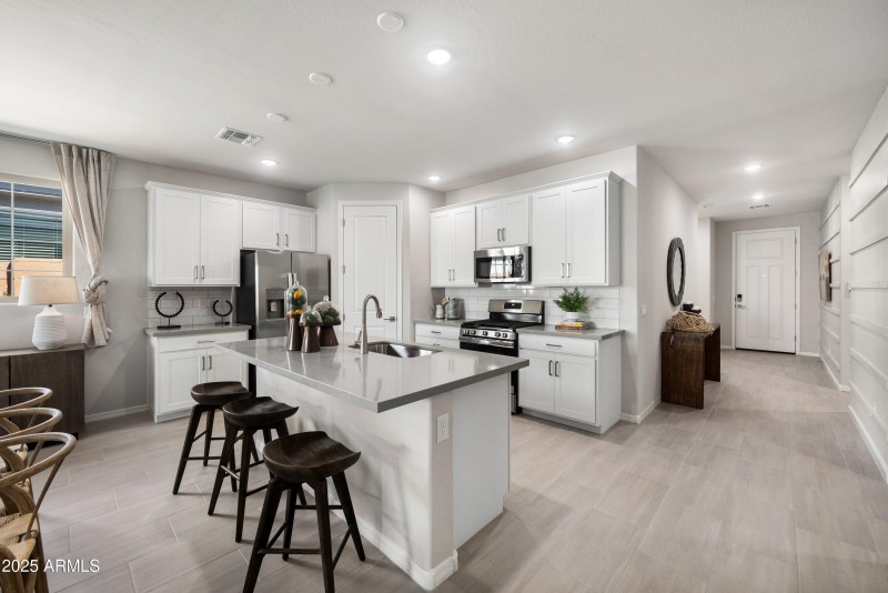 07-22808-E-Round-Up-Way-7