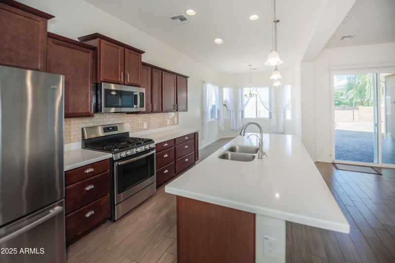 Kitchen & Dining Area