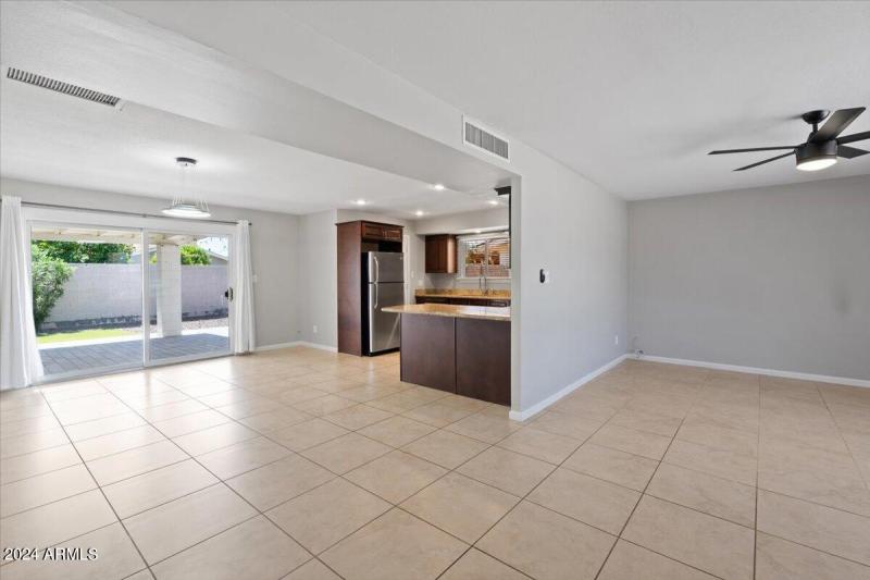 03-Living to Kitchen