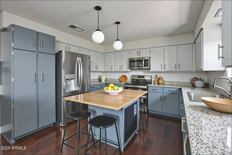 collov-ai_20250913235901_5fkp0z