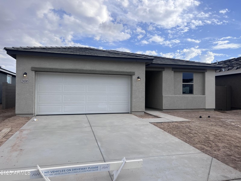 001 Exterior Front