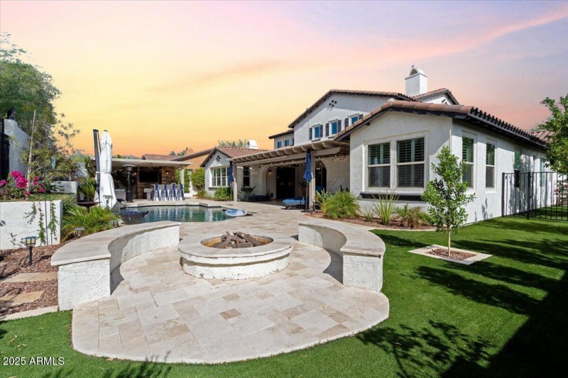 21365 W Mule Deer_Firepit