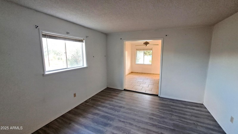 Master suite with attached bathroom, sit