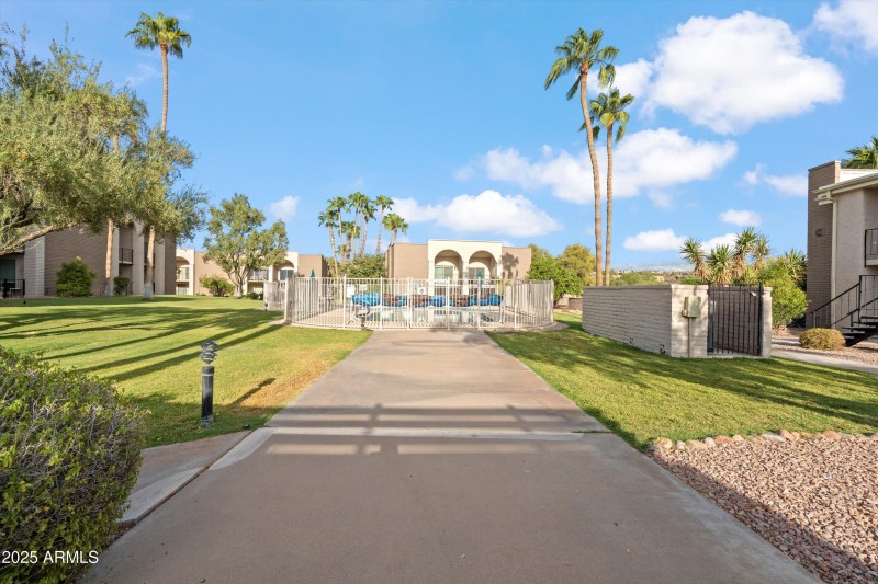 25-Outdoor Common Area