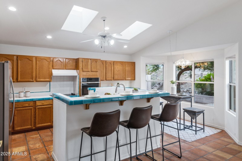 1711 E Waltann Ln-15