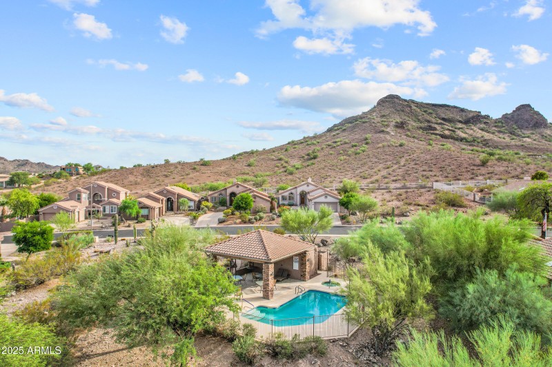 1711 E Waltann Ln-59