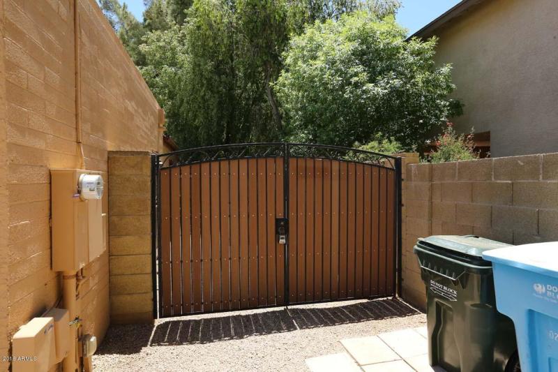 Side Gate