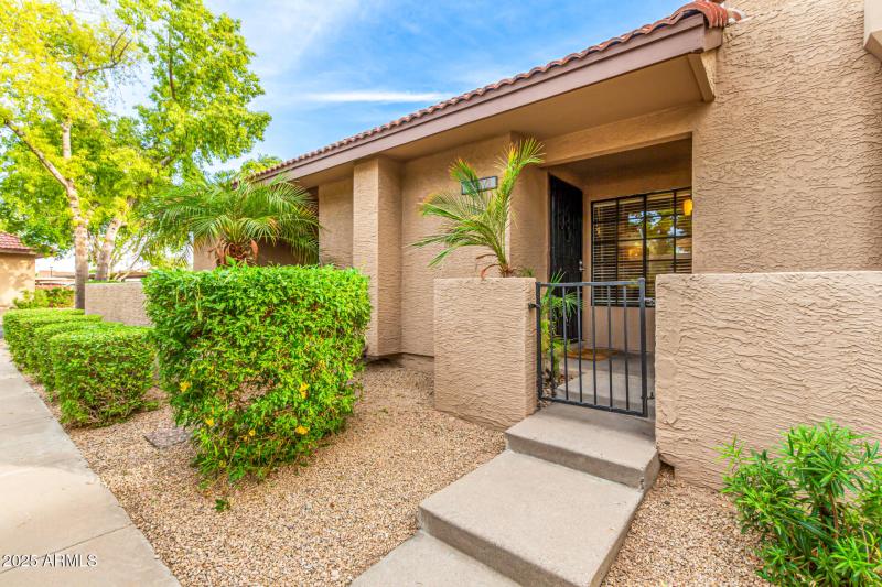 Belleview front entry