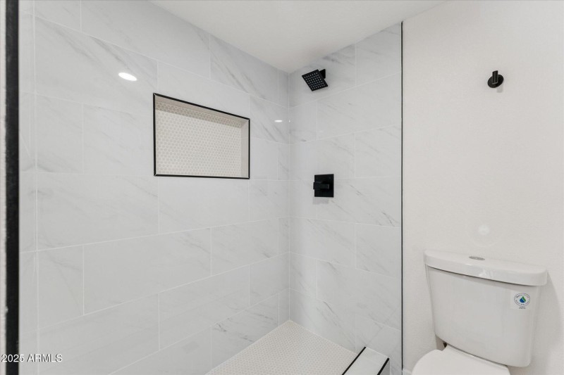 14-013-primary-bathroom