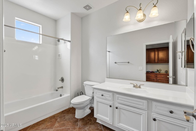 87_6858_W_Peak_View33_mls