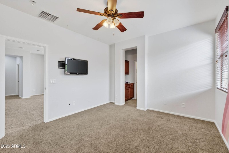 85_6858_W_Peak_View31_mls