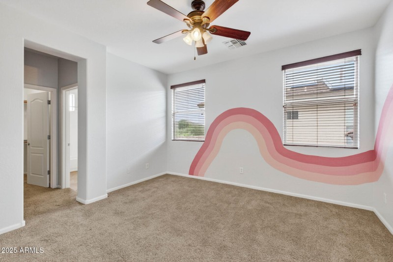 84_6858_W_Peak_View30_mls