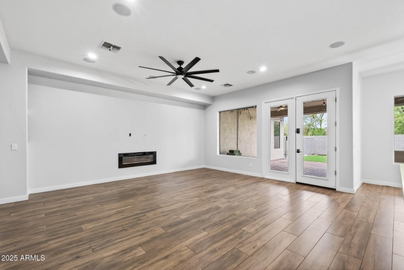 63_6858_W_Peak_View9_mls