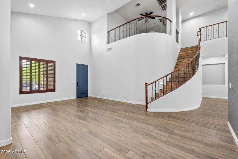 57_6858_W_Peak_View3_mls