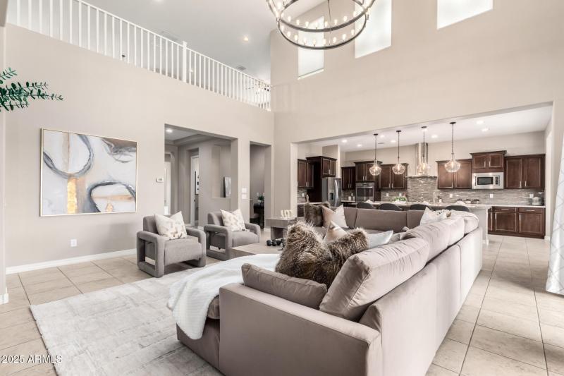 Amazing Grand Chandelier