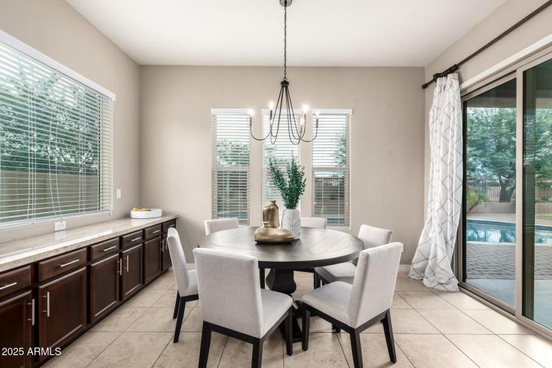 Pretty Breakfast Room