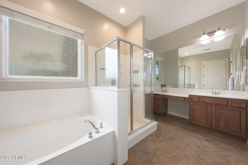 Second master ensuite bath