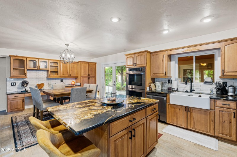 Large Kitchen with Famrer's Sink
