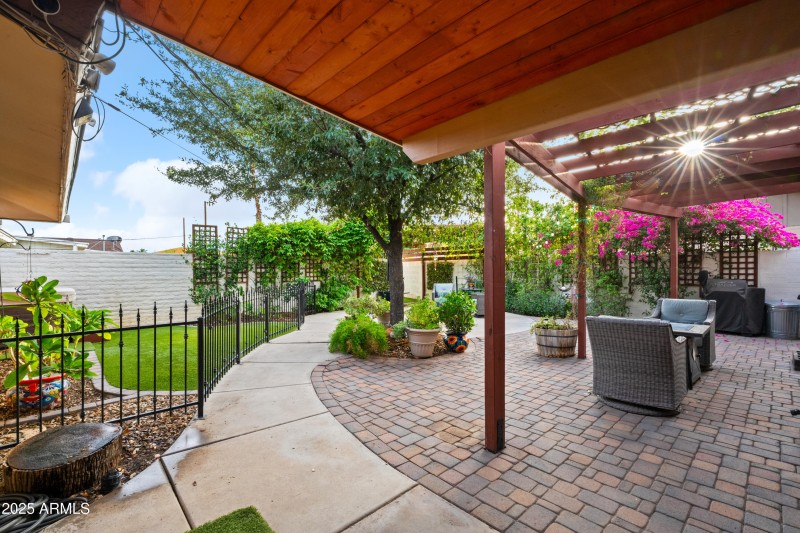Peaceful & Relaxing Backyard