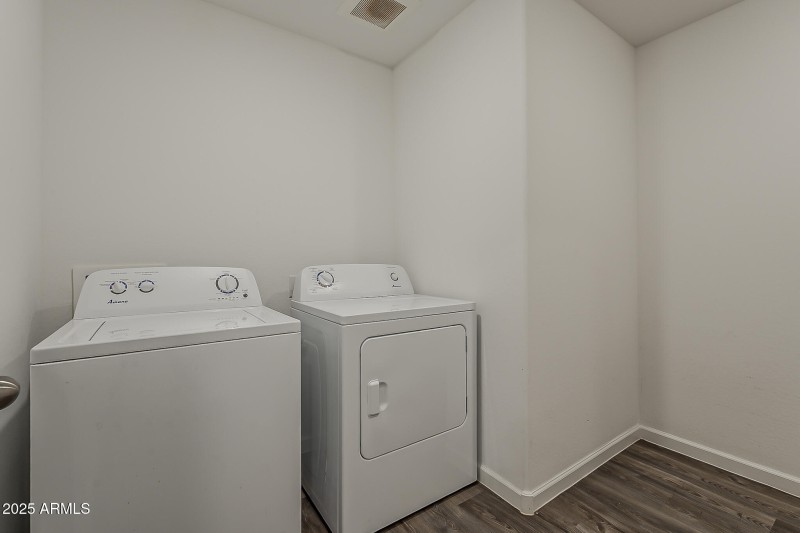 33-print-Carousel-33