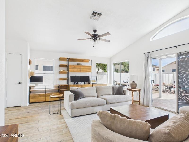 CAM02404G0-PR0143-STILL007