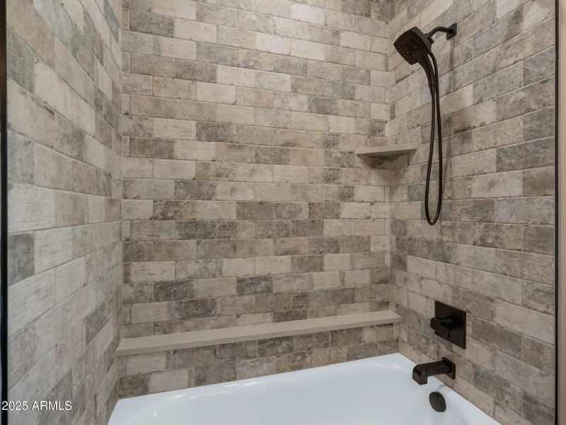 037_2nd bath shower tub combo