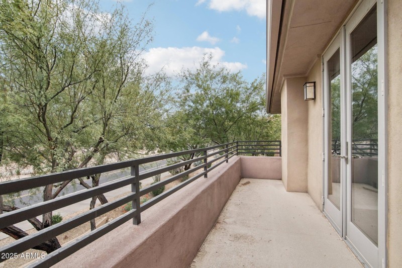 25-web-or-mls-N 76th St 1104-S1909-025