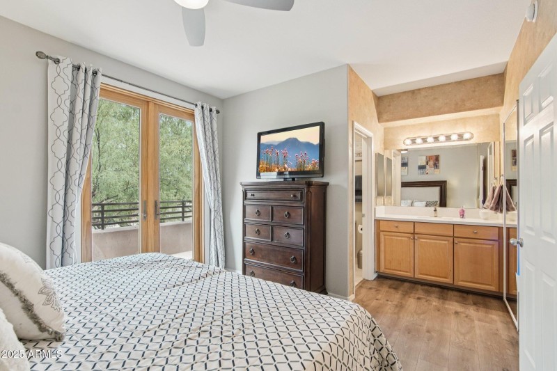 19-web-or-mls-N 76th St 1104-S1909-019