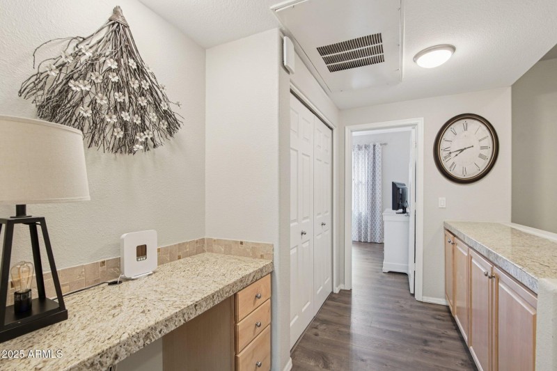 22-web-or-mls-N 76th St 1104-S1909-022