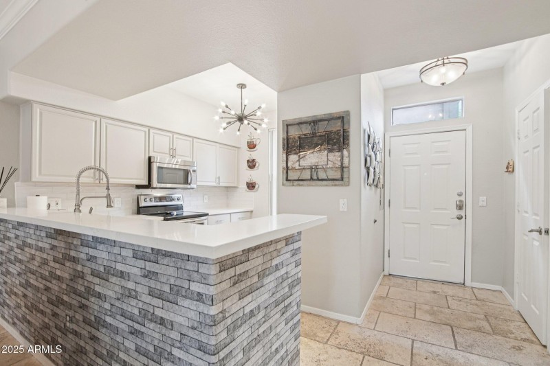 4-web-or-mls-N 76th St 1104-S1909-004