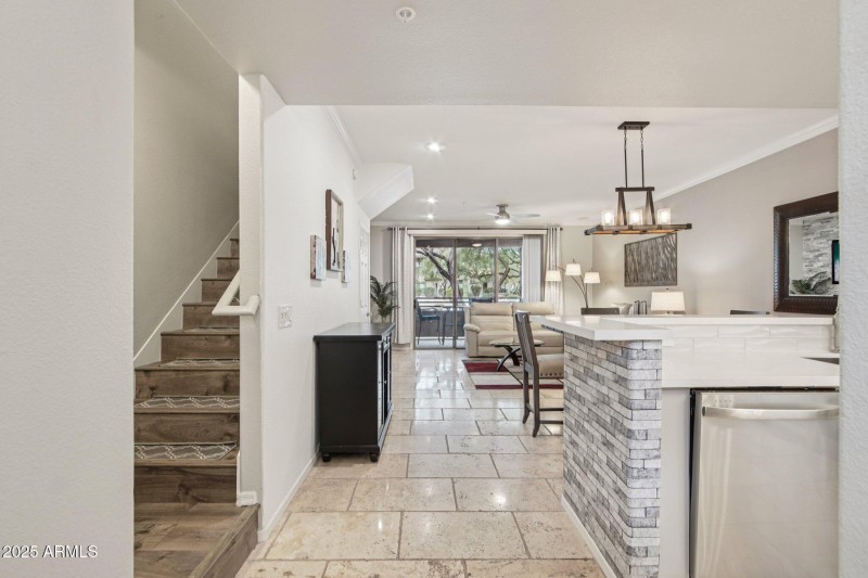 5-web-or-mls-N 76th St 1104-S1909-005