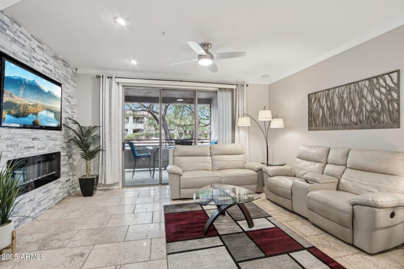 6-web-or-mls-N 76th St 1104-S1909-006