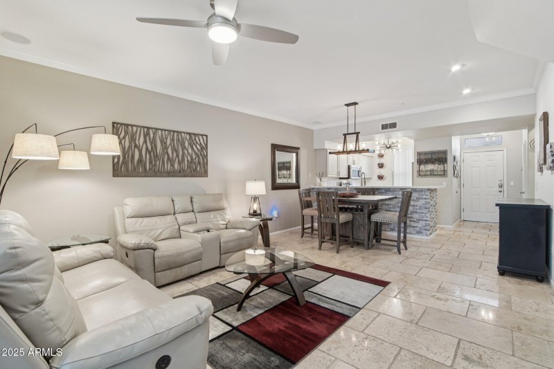 8-web-or-mls-N 76th St 1104-S1909-008